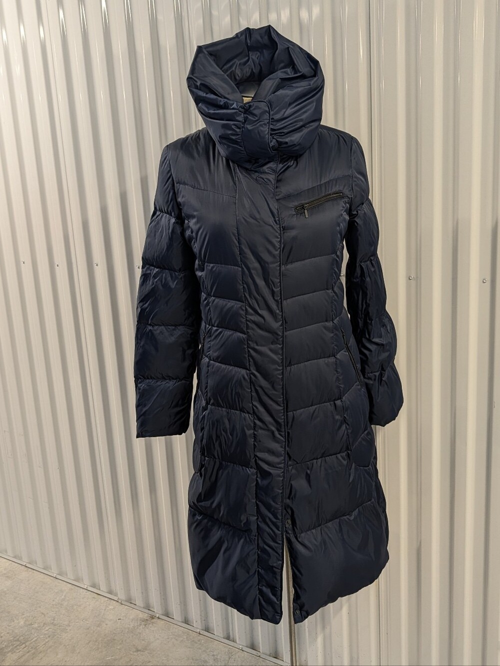 COLE HAAN dark blue down puffer coat M